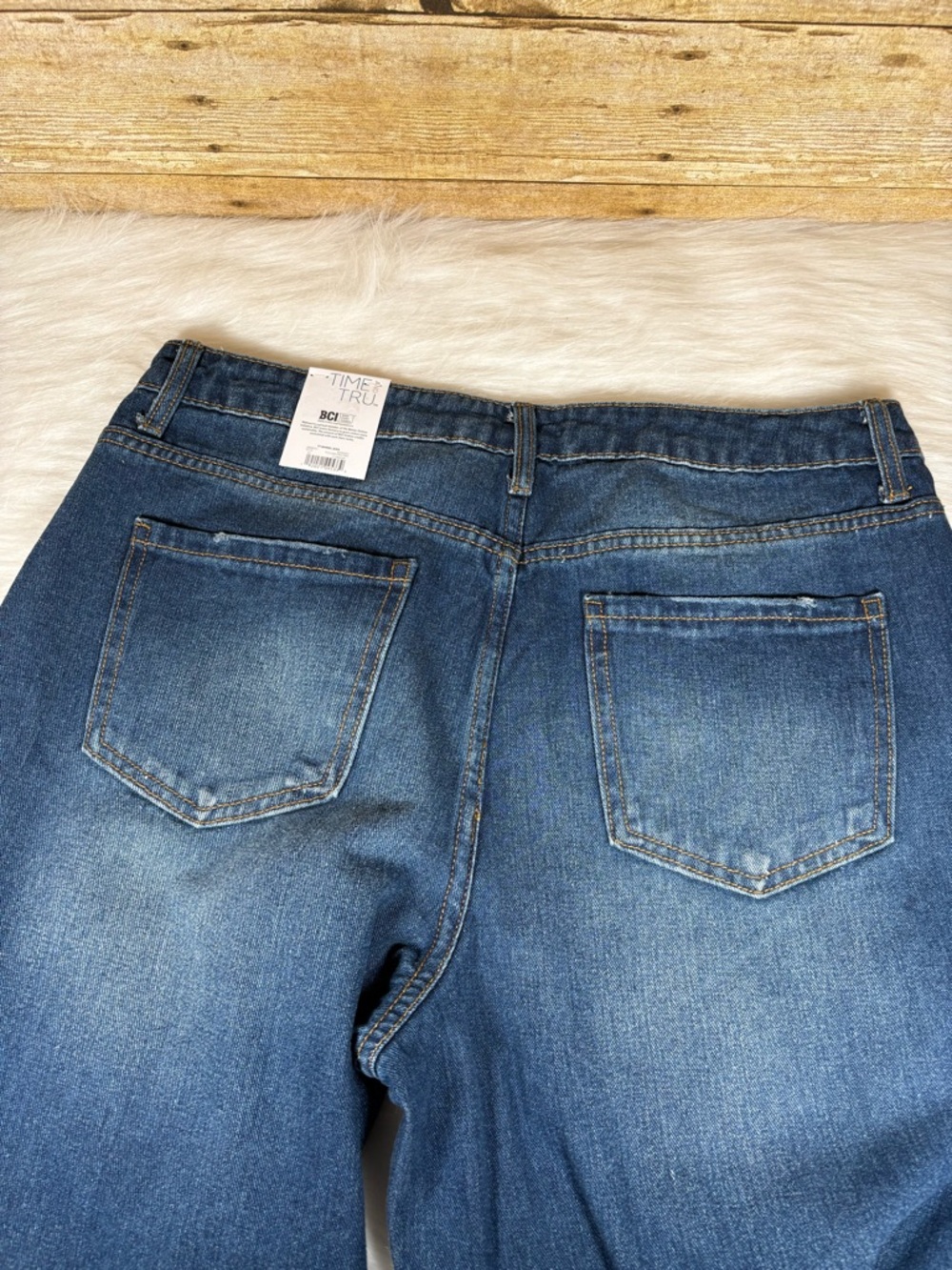 Time and Tru Women's Dark Blue Cropped Distressed Jeans - Picture 5 of 9